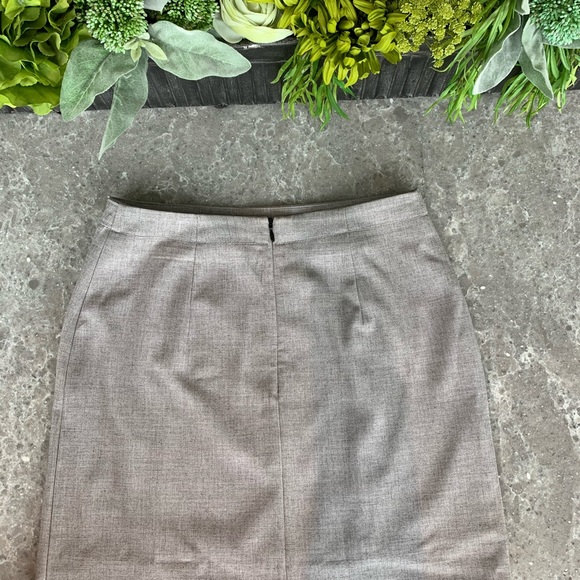 H&M gray mini skirt - Picture 3 of 7